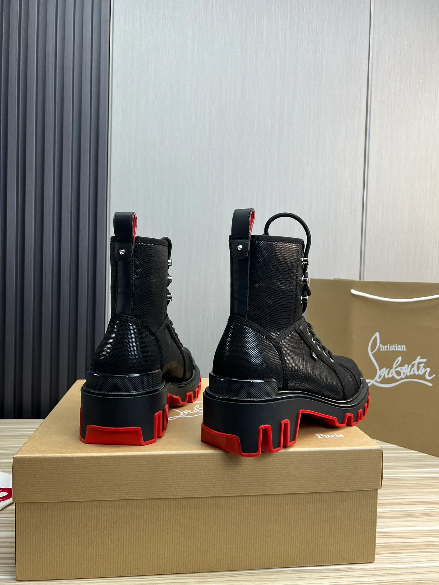 Men's shoes 💰820💰 CL popular red-soled boots 🆑1:1 original mold opening. Official website updated simultaneously ~ Christian* Louboutin, imported cowhide leather upper + water-dyed cowhide lining, original thick red sole, wear-resistant and non-slip ⬆️ Full set of counter packaging 🎁38-45 (38.45 custom-made, non-refundable)
